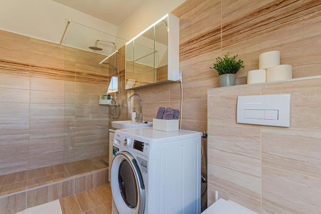 Roomy Apartment 80Sqm At City Center Free Parking Space, Ac & Balcony Budapest Bagian luar foto