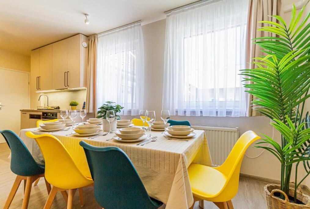 Roomy Apartment 80Sqm At City Center Free Parking Space, Ac & Balcony Budapest Bagian luar foto