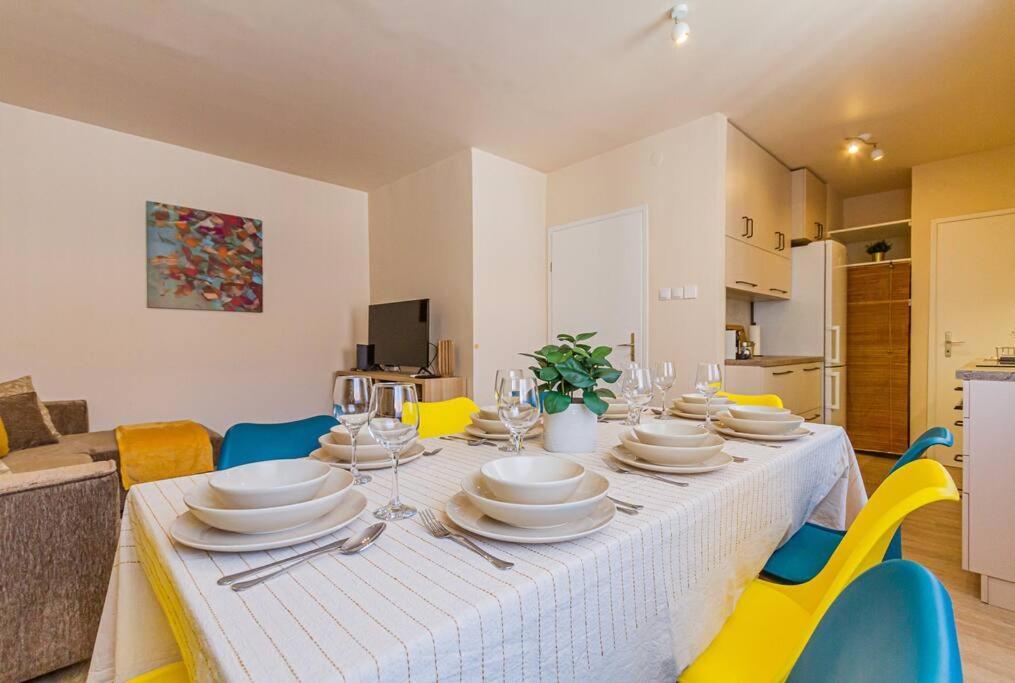 Roomy Apartment 80Sqm At City Center Free Parking Space, Ac & Balcony Budapest Bagian luar foto