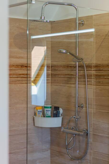 Roomy Apartment 80Sqm At City Center Free Parking Space, Ac & Balcony Budapest Bagian luar foto