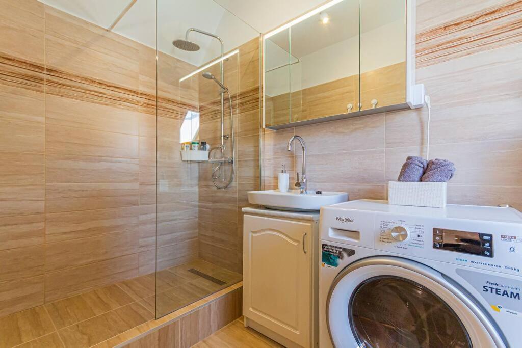 Roomy Apartment 80Sqm At City Center Free Parking Space, Ac & Balcony Budapest Bagian luar foto
