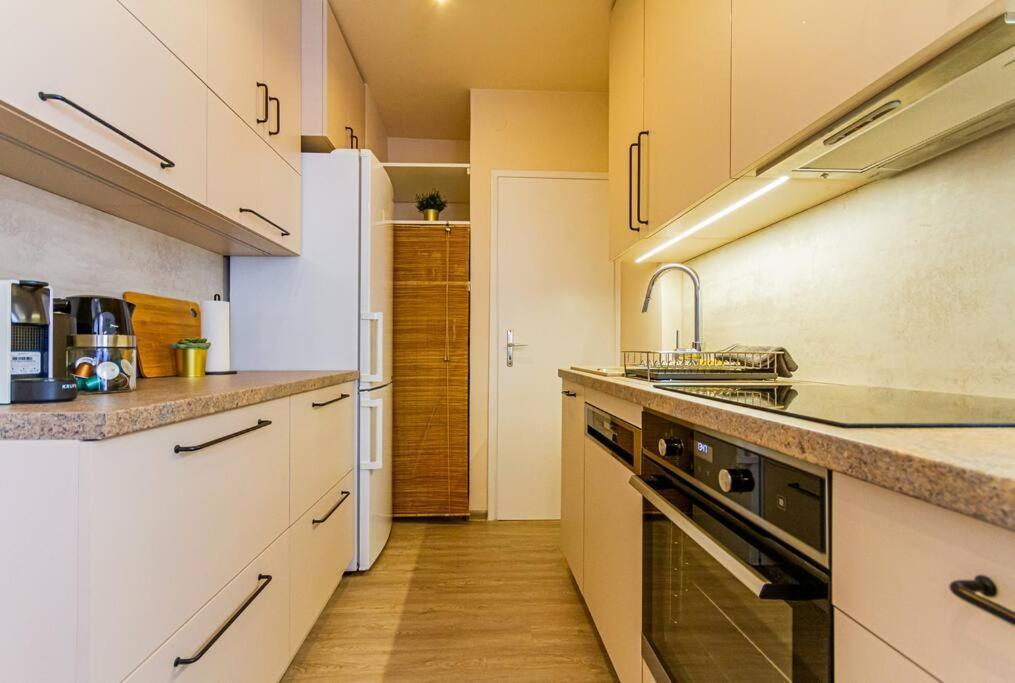 Roomy Apartment 80Sqm At City Center Free Parking Space, Ac & Balcony Budapest Bagian luar foto
