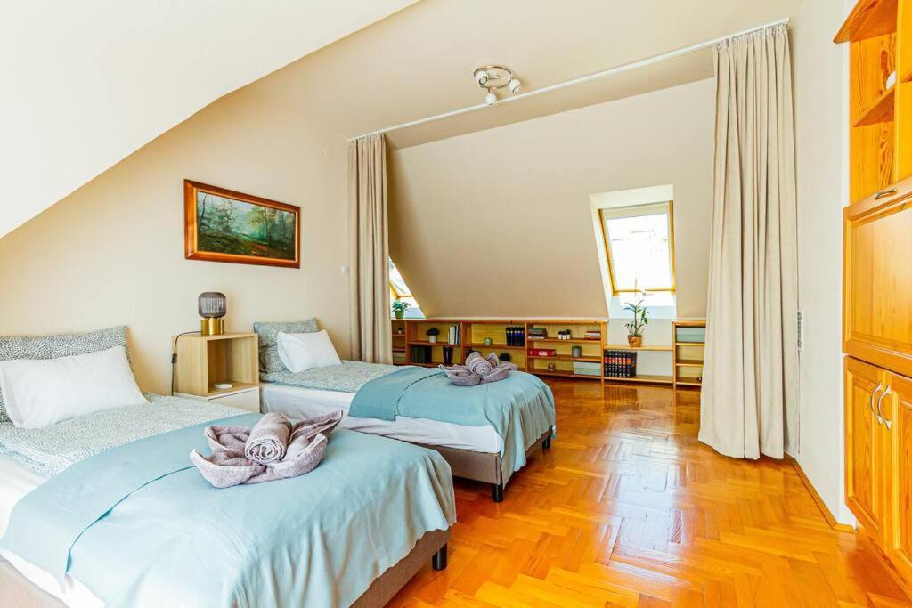 Roomy Apartment 80Sqm At City Center Free Parking Space, Ac & Balcony Budapest Bagian luar foto