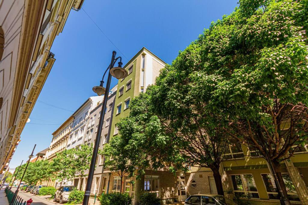 Roomy Apartment 80Sqm At City Center Free Parking Space, Ac & Balcony Budapest Bagian luar foto