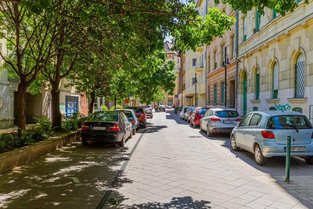 Roomy Apartment 80Sqm At City Center Free Parking Space, Ac & Balcony Budapest Bagian luar foto