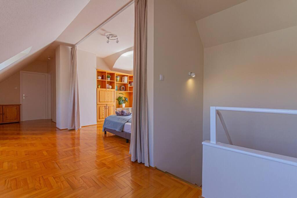 Roomy Apartment 80Sqm At City Center Free Parking Space, Ac & Balcony Budapest Bagian luar foto