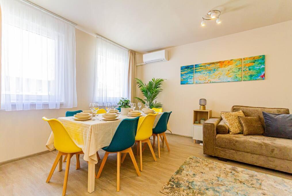 Roomy Apartment 80Sqm At City Center Free Parking Space, Ac & Balcony Budapest Bagian luar foto